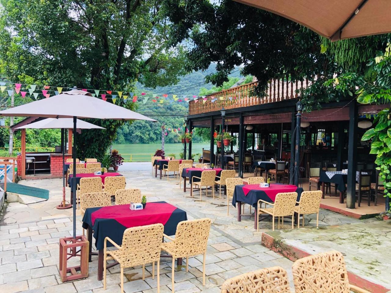 פוקהרה Lake View Resort מראה חיצוני תמונה