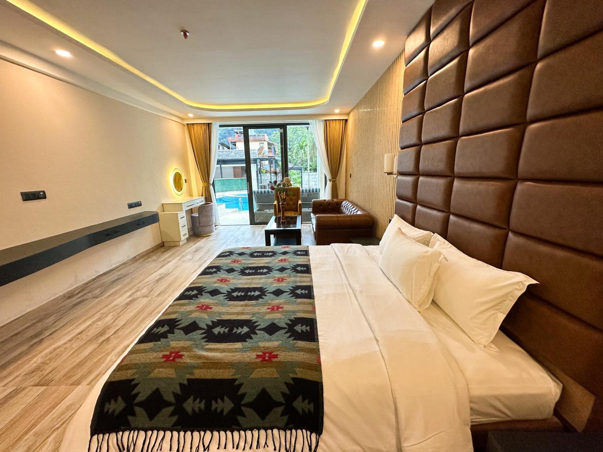פוקהרה Lake View Resort מראה חיצוני תמונה