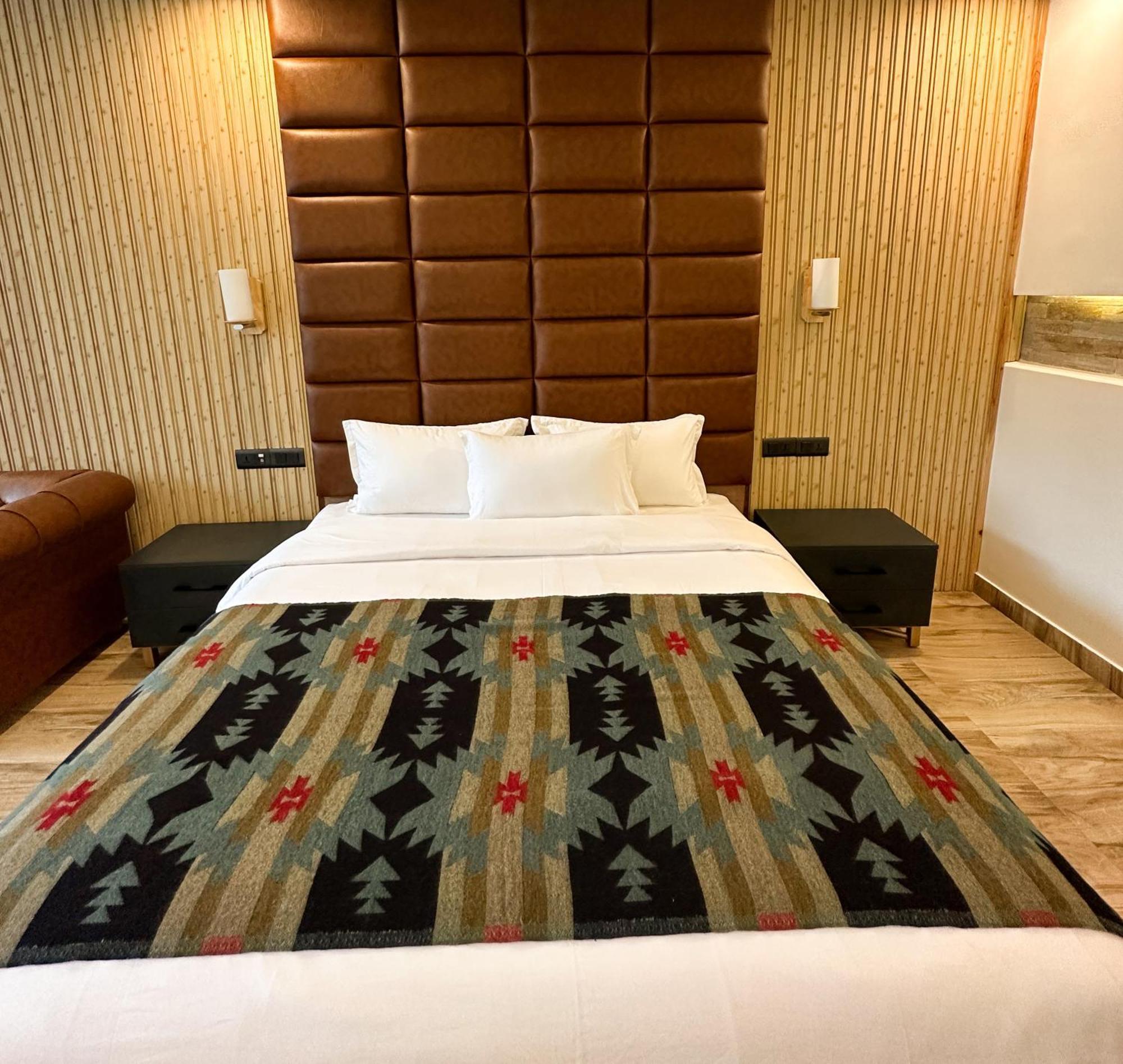 פוקהרה Lake View Resort מראה חיצוני תמונה