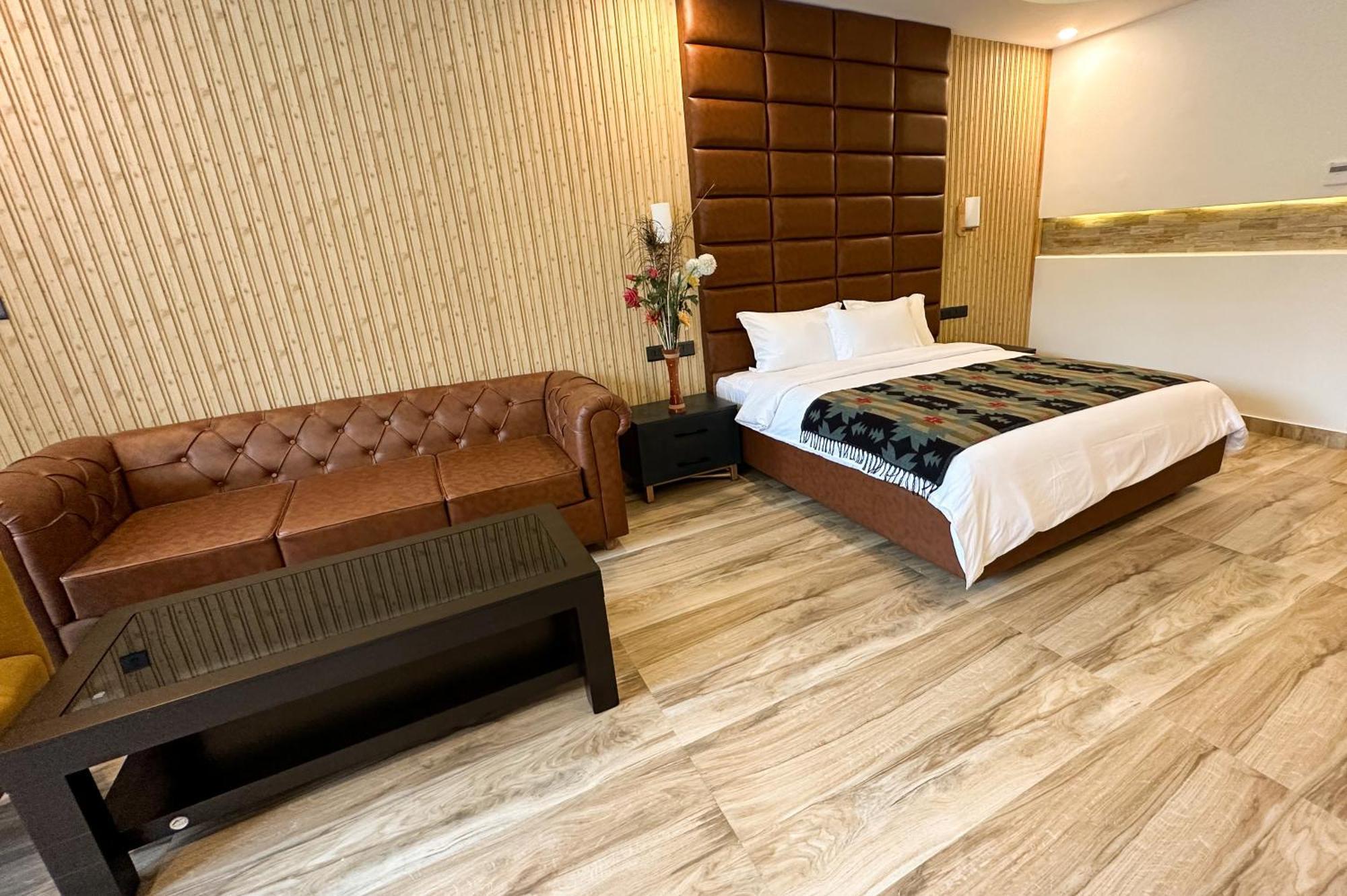 פוקהרה Lake View Resort מראה חיצוני תמונה
