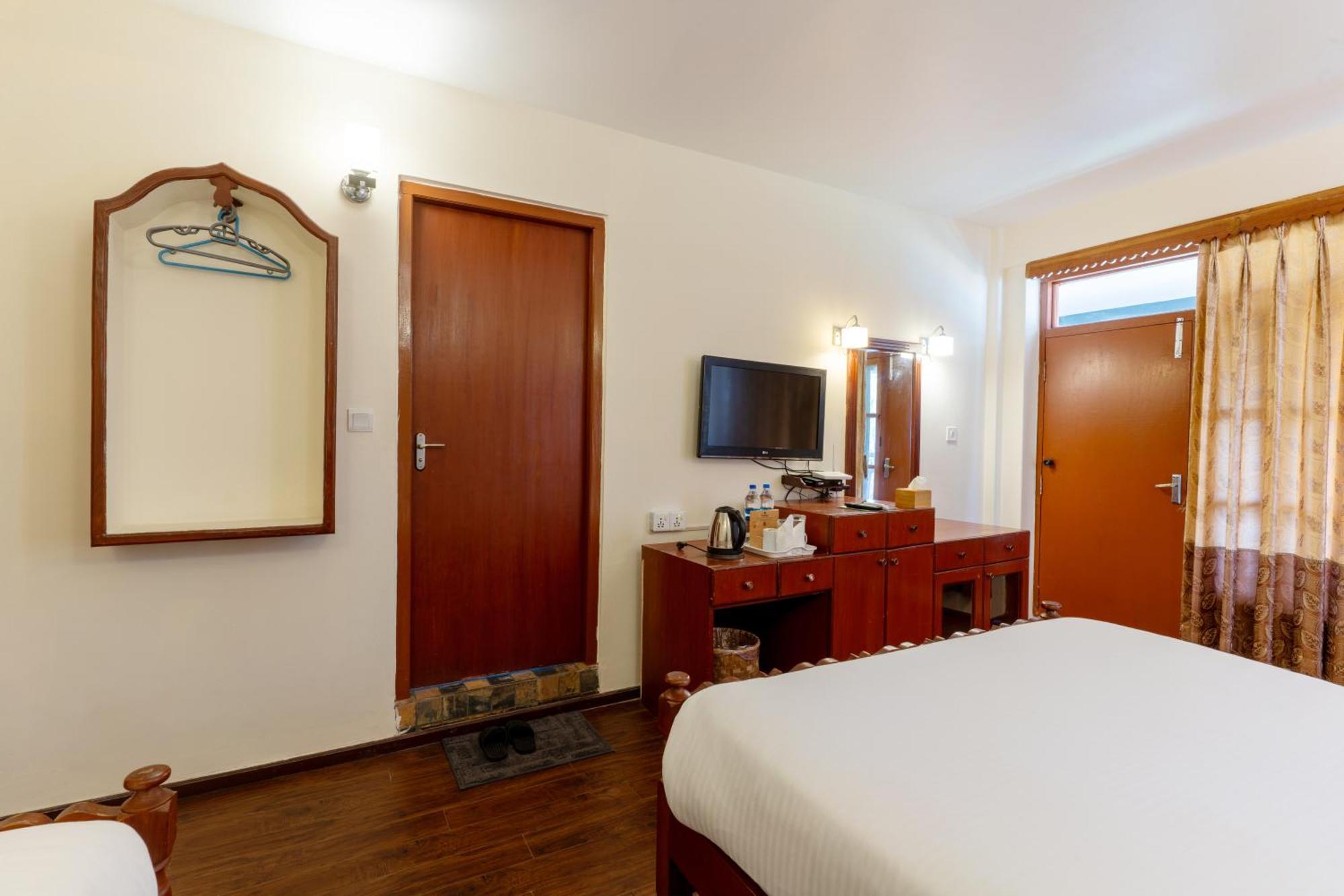 פוקהרה Lake View Resort מראה חיצוני תמונה