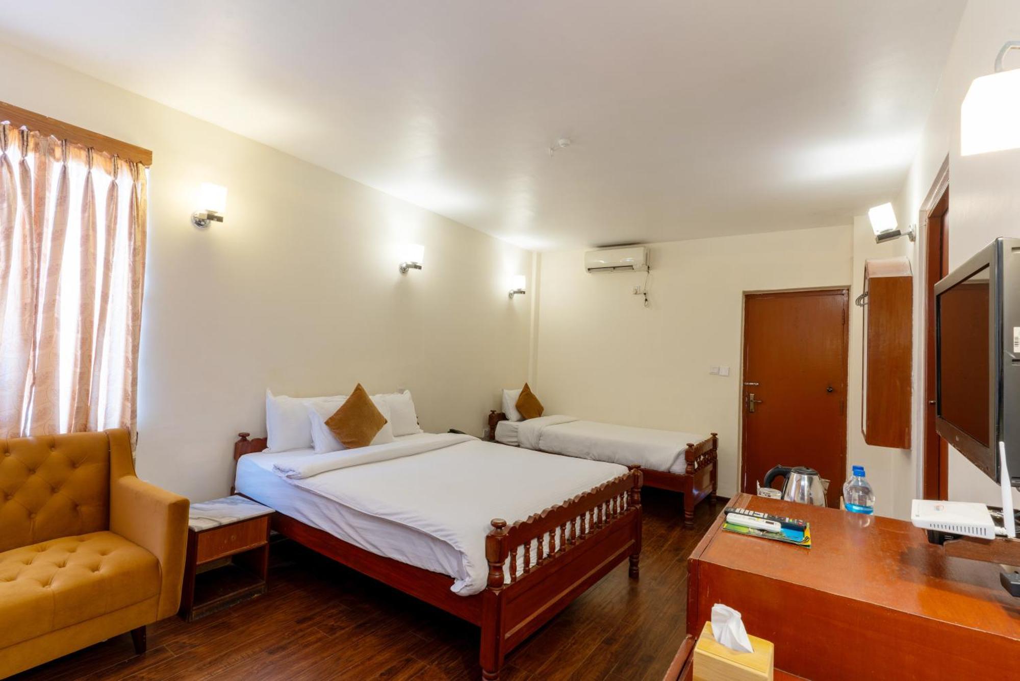 פוקהרה Lake View Resort מראה חיצוני תמונה